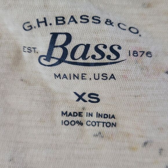 G.H. Bass Women's Ivory Floral V-neck Short Sleeve Tee - Picture 2 of 10